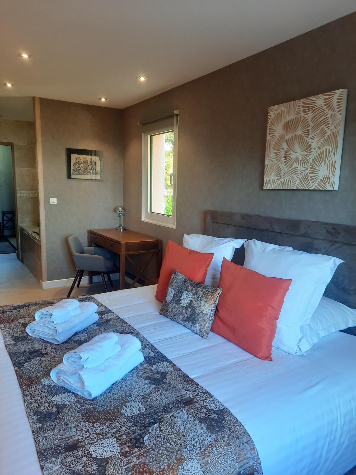 Hpc Suites - Cassis Centre - Parking Gratuit & Piscine Chauffee Zimmer foto