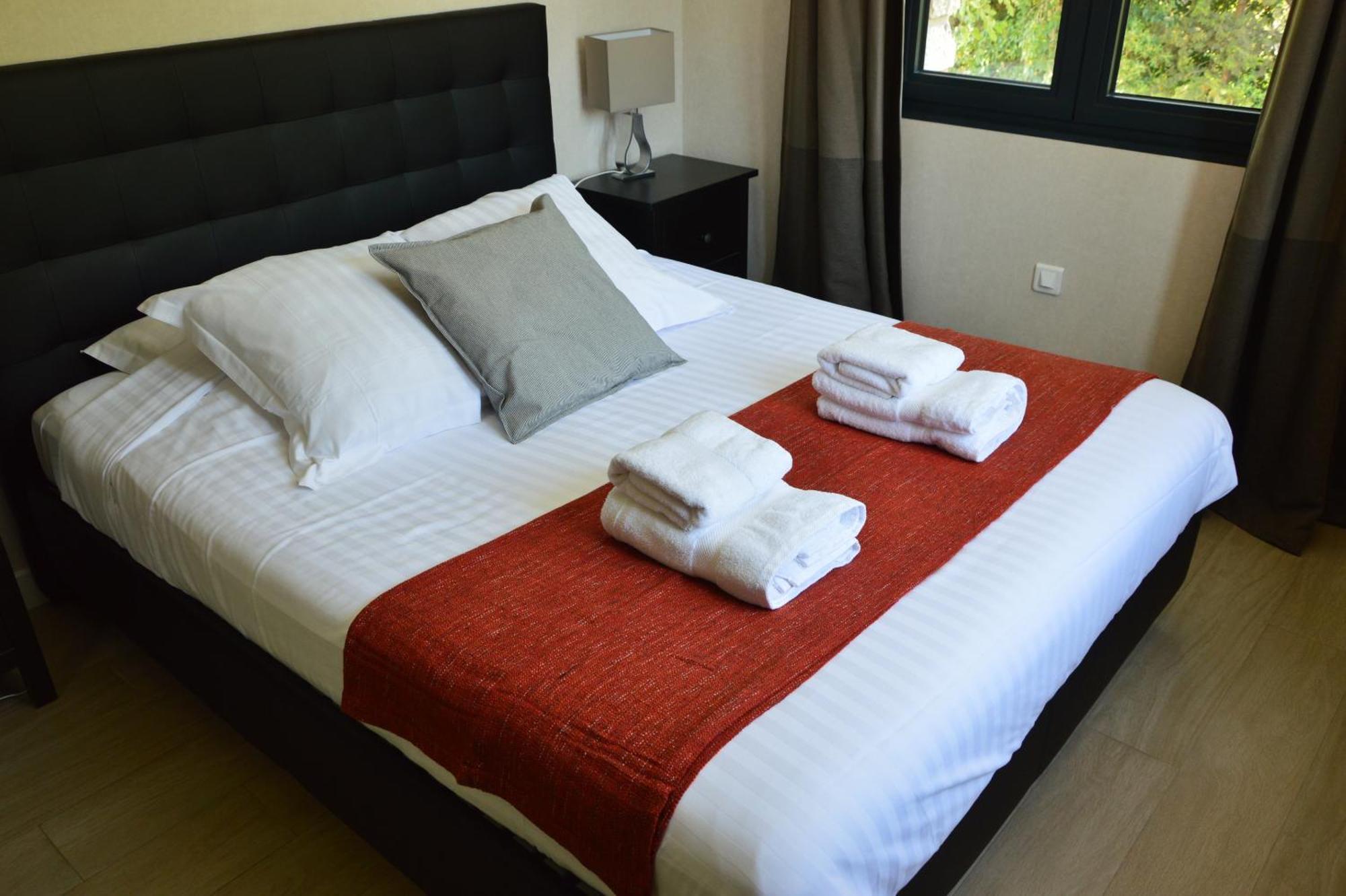 Hpc Suites - Cassis Centre - Parking Gratuit & Piscine Chauffee Zimmer foto